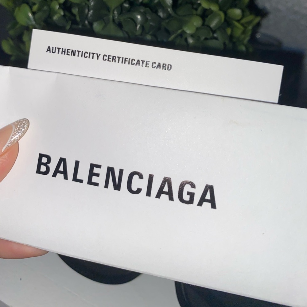 Stylish Balenciaga Sunglasses 🕶